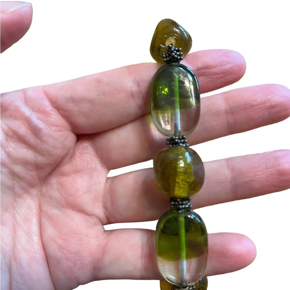 ✨3/$15 ✨ Green and Clear Glass Beaded Bracelet